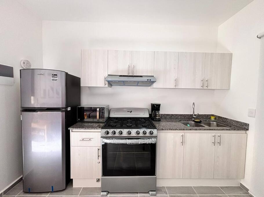 New 3 Bedroom Cozy In *